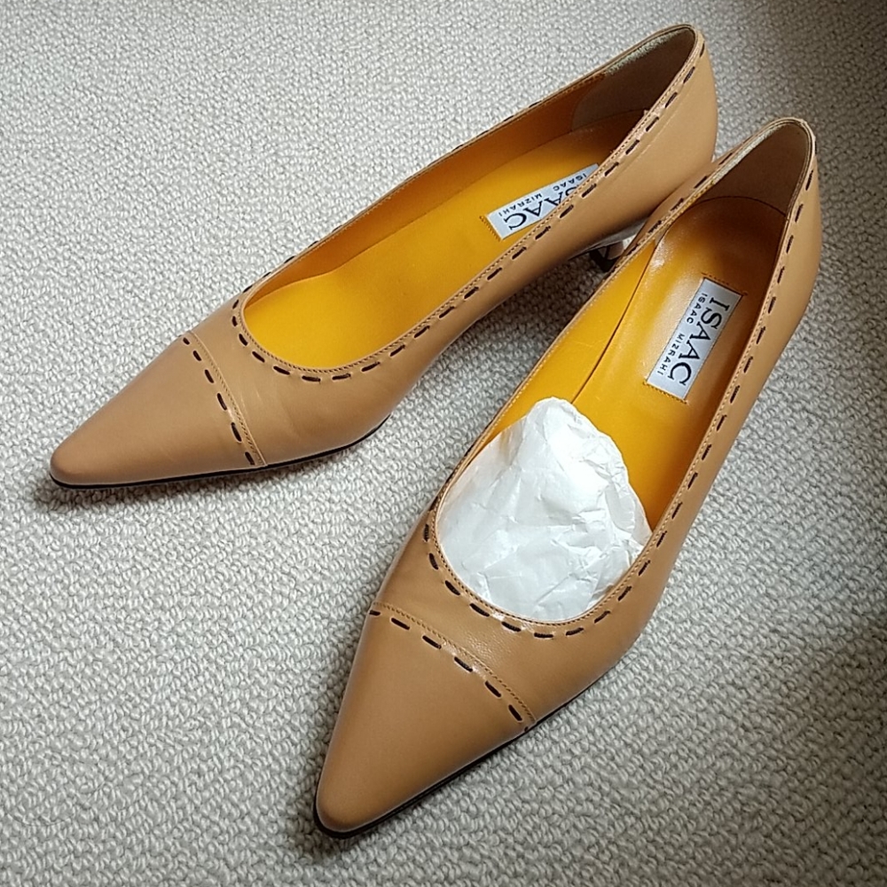 Isaac Mizrahi Kitten Heel Pumps